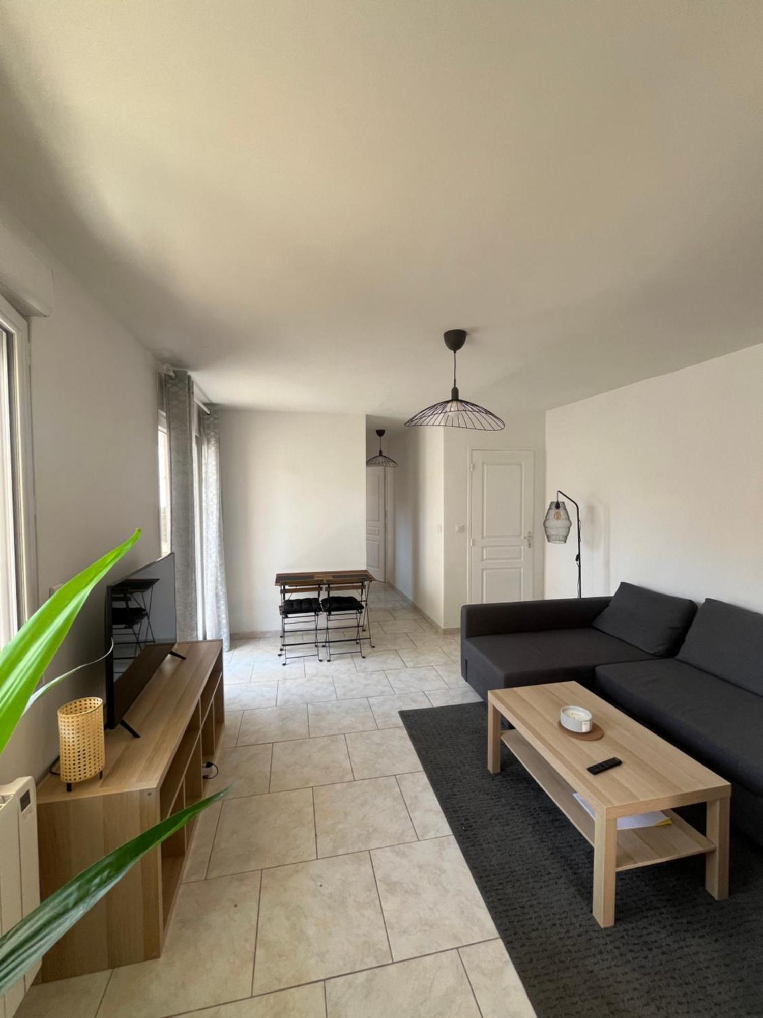 Charmant Bas De Villa Avec Terrasse A Proximite De La Plage Et Du Port การ์เกราน ภายนอก รูปภาพ